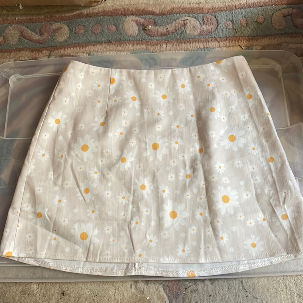Princess Polly flower skirt